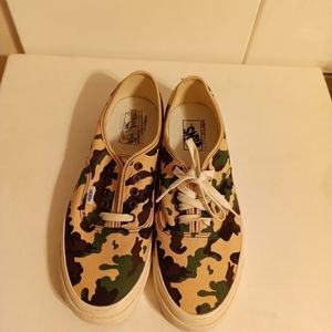 Vans NWT mens Size 11 Camo rare
